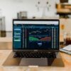 TradingViewのチャート画面でテクニカル分析をするイメージ